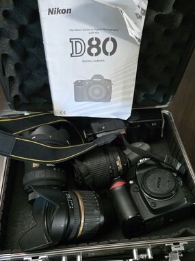 Nikon D80 DSLR Camera Kit in Black